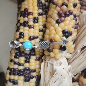 Adorable NWOT Native American Navajo Turquoise & Sterling Arrow Pendant 🩵🏹🎁